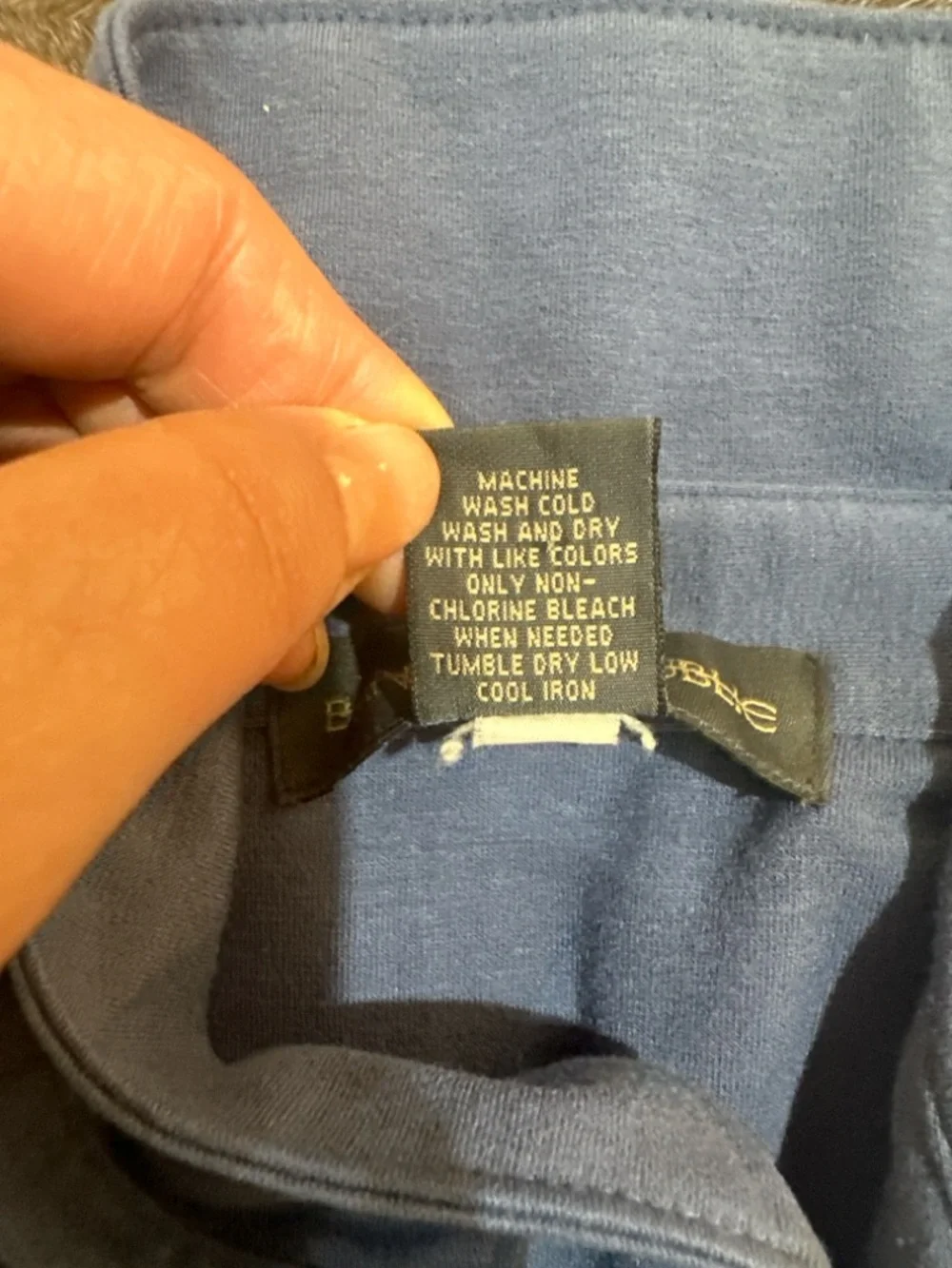 Banana Republic Men's Short-Sleeve Button-Down Shirt in Dusty Blue - Picture 9 of 10